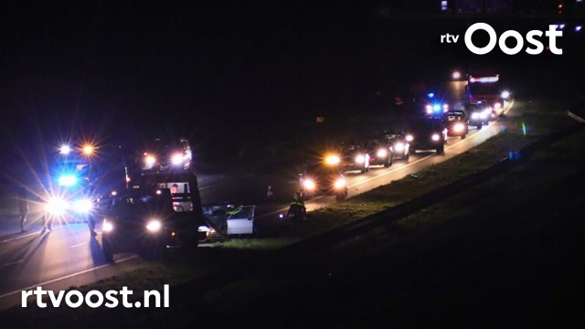 A35 bij Enschede tijdelijk dicht geweest vanwege ongeval, één persoon naar ziekenhuis. #rtvoost.