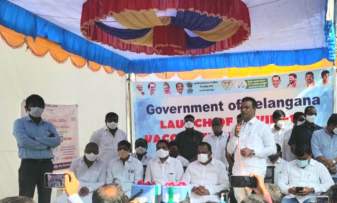 BandaMallesh's tweet photo. Quthbullapur MLA Sri K.P.Vivekanand today said India's COVID 19 vaccination campaign is based on very humane principles and those exposed to maximum risk get priority. Launching world’s largest COVID-19 vaccination program at UPHC, Shapur Nagar in the Constituency.. https://t.co/TNsd3iTq8h