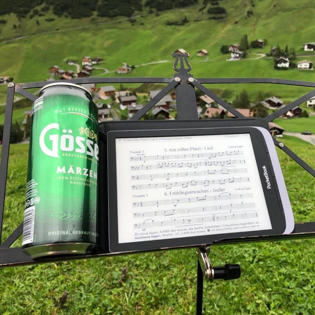 osmdengine's tweet photo. throwback 🙌
We had an amazing experience partnering up with Marschpat 📯
The question was how to fit one instrument's sheet music on one page 🤔
OSMD came in and we automized the process of optimizing sheet music display on small screens. 

#musictech #marchingband https://t.co/gPgAbSoHUo