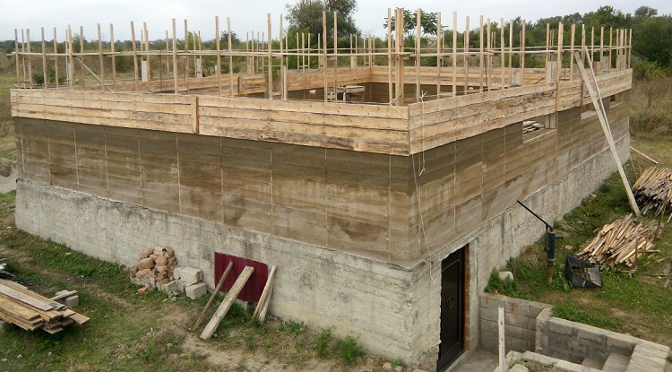Особенности технологии строительства домов из арбомонолита prom-beton.ru/osobennosti-te…