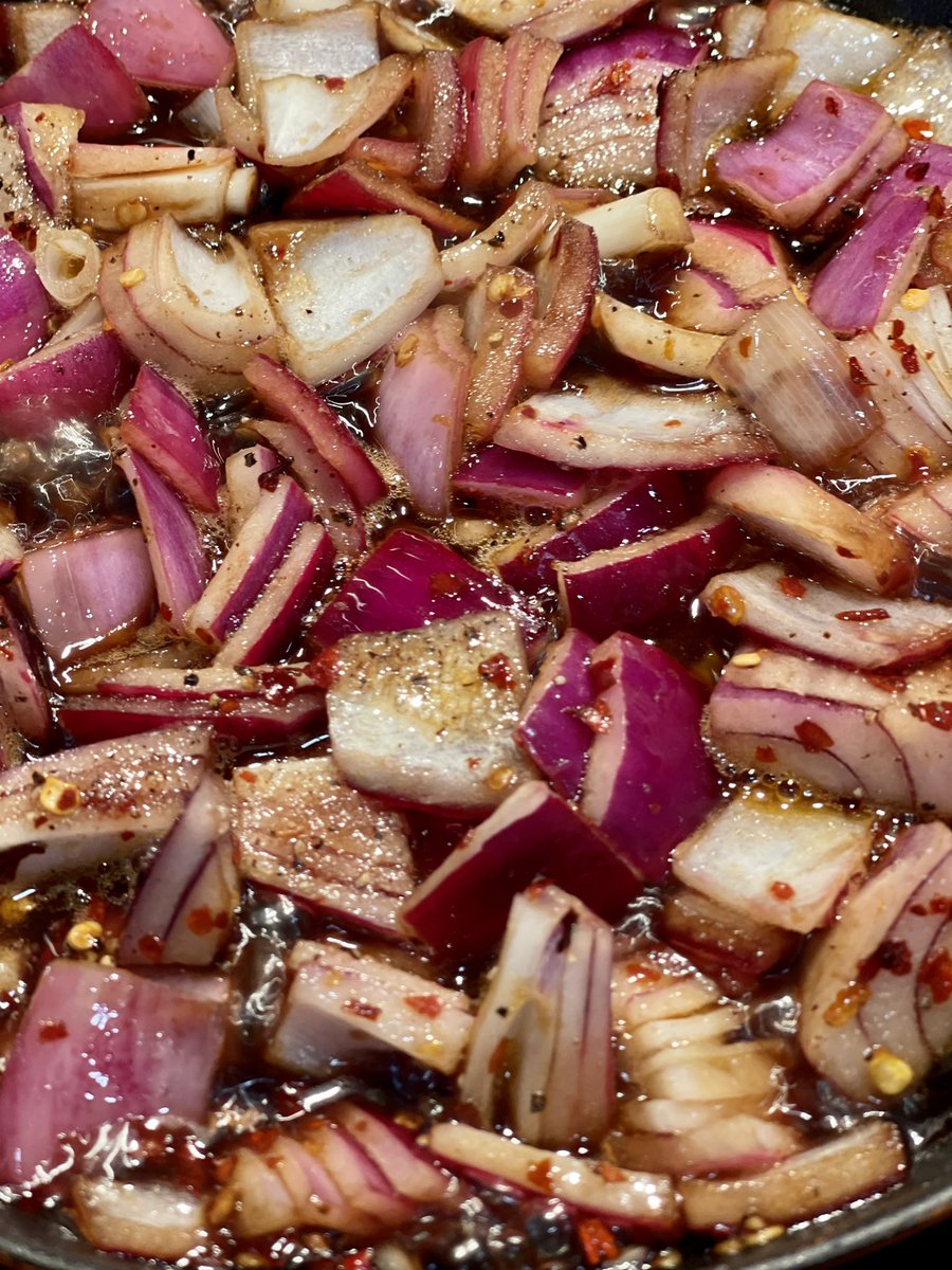 richardgerver's tweet photo. Itโs Saturday and that means itโs time to make sweet onion chilli #hummus #WeeklyTreat https://t.co/TTXfOlYUwr