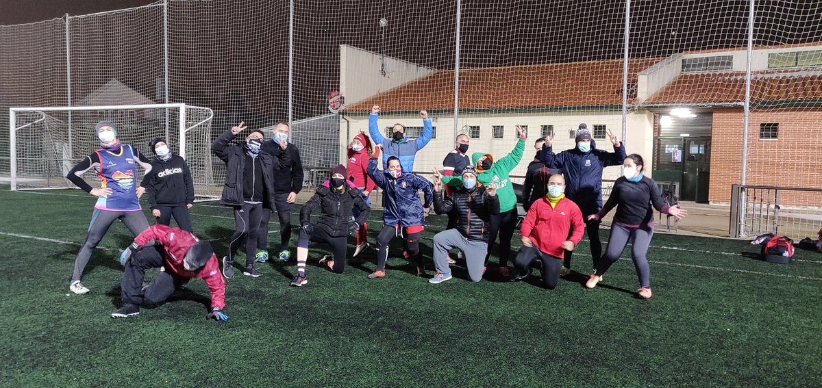 ArroyoTouch's tweet photo. ❄️El frío no puede con este equipo, todo lo contrario, cada día somos más, más equipo y mas amigos❄️ #rugby #touch #rugbyarroyo #rugbytouch https://t.co/glLo9osLCz