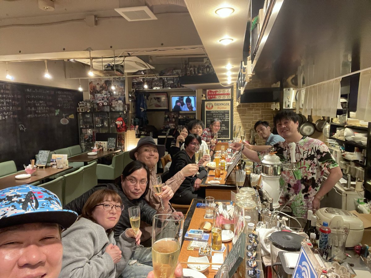 BLACK39TD's tweet photo. 大事な仲間‼️誕生日祝ってくれた🎉
ありがとう😭
#39F° https://t.co/uDYac9Pyi4