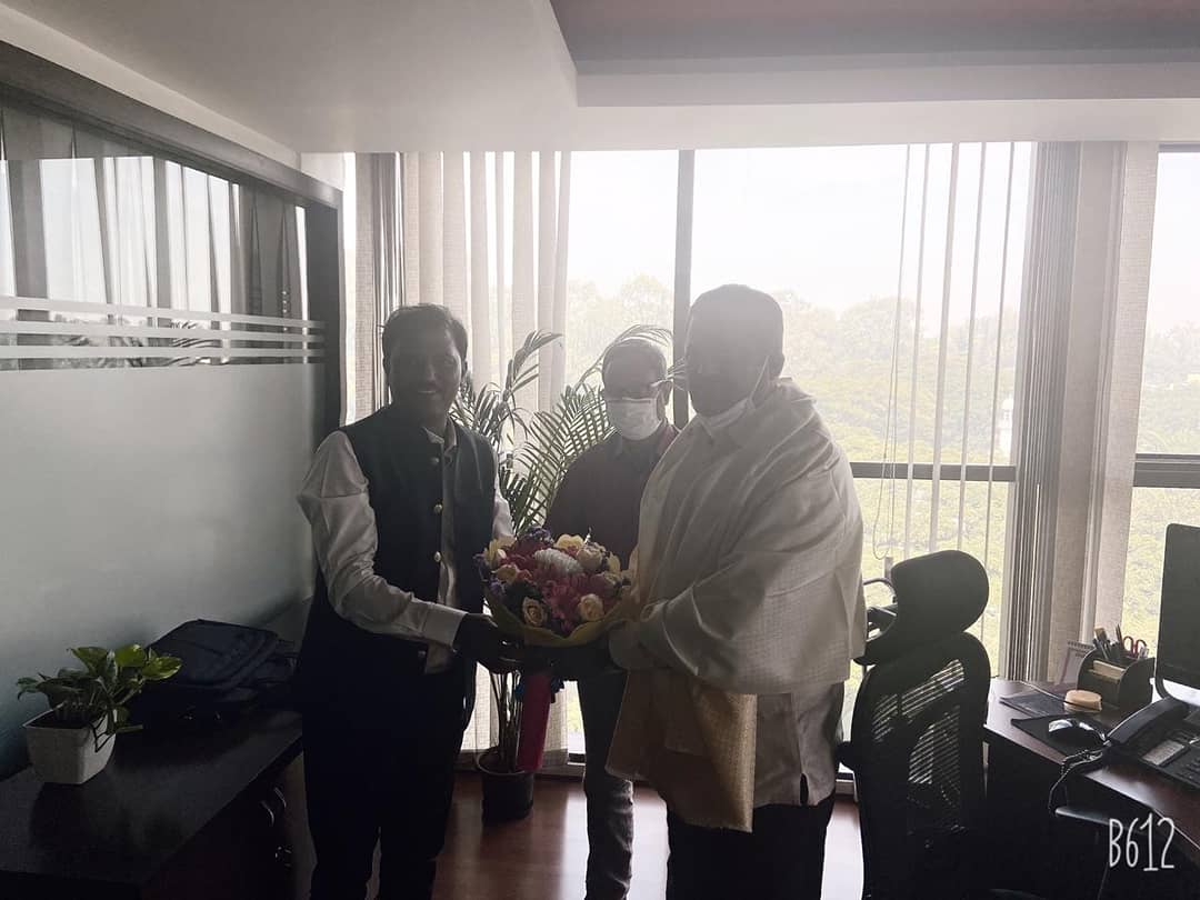 munenakoppa_mla's tweet image. ಬೆಂಗಳೂರಿನಲ್ಲಿ ಇಂದುKUIDFCಗೆ ನೂತನ ನಿರ್ದೇಶಕರಾಗಿ ನಿಯೋಜನೆಗೊಂಡ ಶ್ರೀ ಸಿದ್ಧರಾಮ ಪಾಟೀಲ ಅವರುKUIDFC ಕಛೇರಿಯಲ್ಲಿ ಭೇಟಿಯಾಗಿ ಅಭಿನಂದಿಸಿದರು. ಈ ಸಮಯದಲ್ಲಿ ಅಧಿಕಾರಿಗಳೊಂದಿಗೆ ವಿವಿಧ ಅಭಿವೃದ್ಧಿ ಯೋಜನೆಗಳ ಕುರಿತು ಚರ್ಚಿಸಲಾಯಿತು.ಈ ಸಂದರ್ಭದಲ್ಲಿ KUIDFCವ್ಯವಸ್ಥಾಪಕ ನಿರ್ದೇಶಕರಾದ ಶ್ರೀ ಎಂ.ಟಿ.ರೇಜುರವರು ಉಪಸ್ಥಿತರಿದ್ದರು.
#KUIDFC