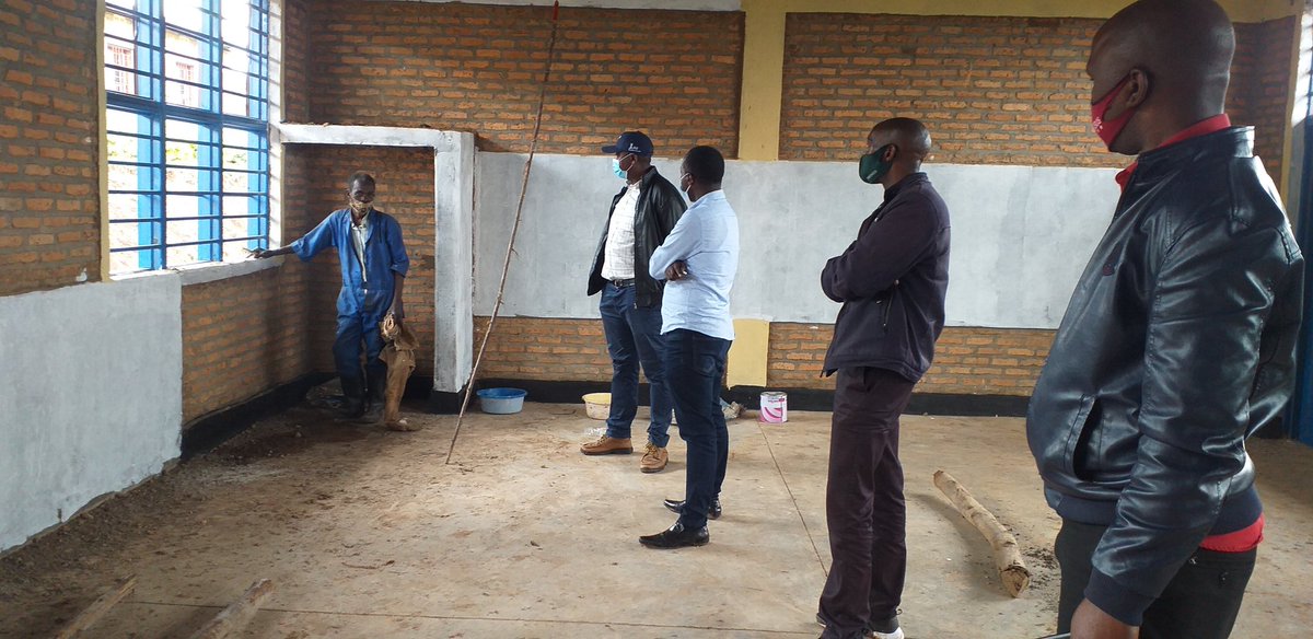 Uyu munsi Umuyobozi wa <a href="/GicumbiDistrict/">Gicumbi District</a>  Bwana <a href="/F_Ndayambaje/">@F_Ndayambaje</a>  yasuye Ibigo 4 byo muri <a href="/MukoGicumbi/">MUKO Gicumbi</a>  muri gahunda yo kureba aho imirimo yo kubaka ibyumba by'amashuli igeze ndetse no kureba aho imyiteguro yo kwakira icyiciro cy'Abanyeshuli bazatangira amasomo kuwa 18/01/2021 igeze.