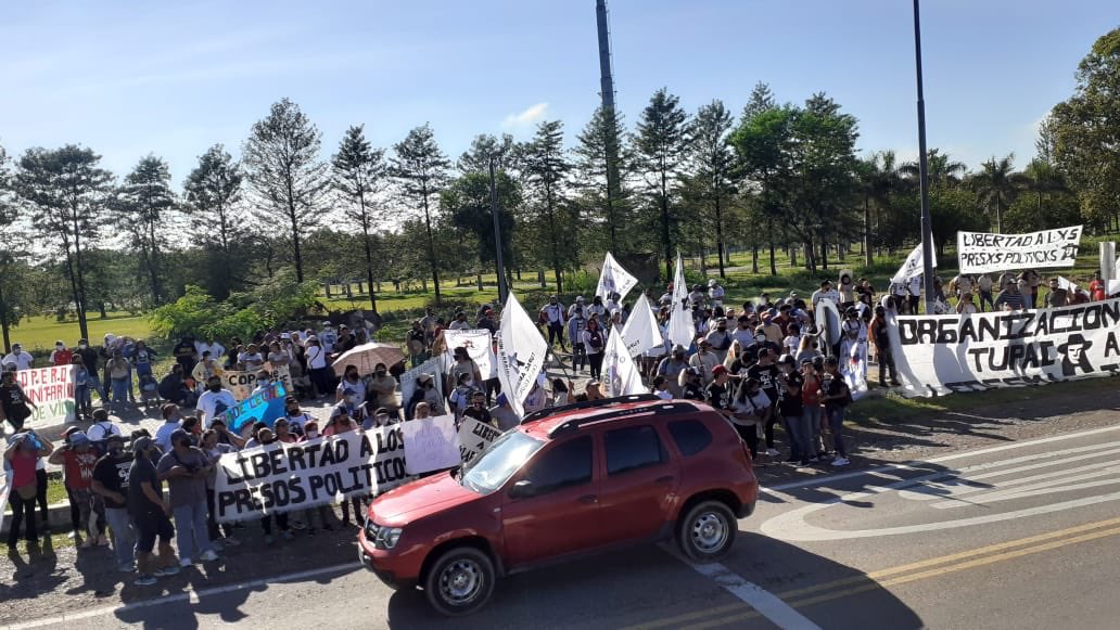 PrensaTupac's tweet photo. #Jujuy En Libertador, Humahuaca, San Pedro, Perico ya están en la calle pidiendo la libertad de nuestra referente la compañera #MilagroSala 
#LiberenAMilagro 

MILAGRO SALA, 5 AÑOS PRESA POLÍTICA. https://t.co/hU5Q8QcWAm