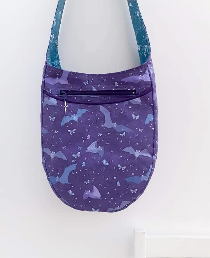 Sewsofia's tweet photo. Purple...is today's colour in the #iamallcolour challenge over on Instagram. I don't get asked to make many bags in purple, but if the right fabric comes along, that's a whole other story! Fabric by @beckarahn available from @Spoonflower , Swoon pattern #sewing #bats https://t.co/tob0E1rBV0