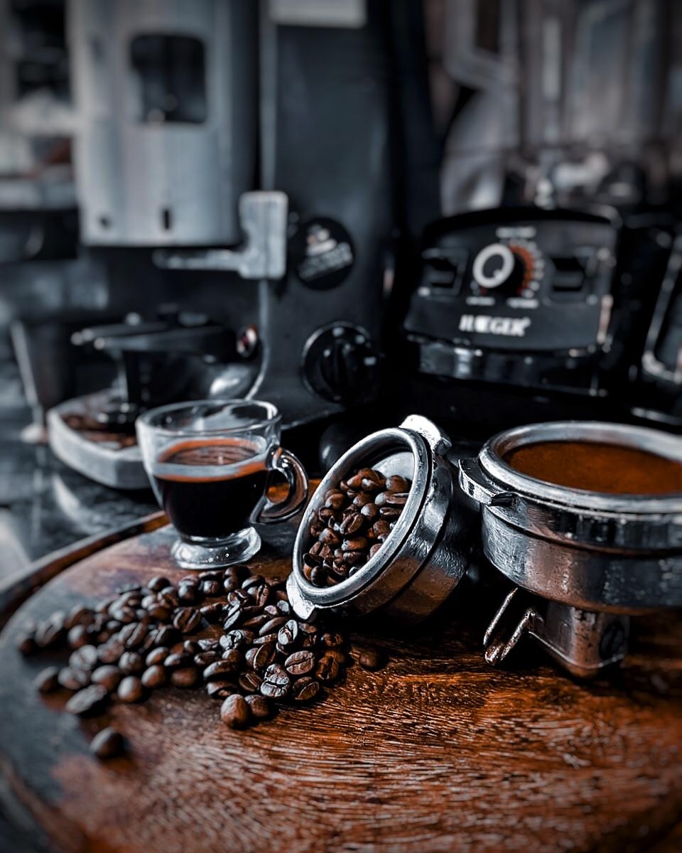 CortinaCoffee's tweet photo. نقدم لكم افضل المشروبات المختصه منذ ١٩٩٣
We Serve the Best Beverages Drinks Since 1993
@cortinadcoffeehouse
Photo: @so98aa
#CDCH #coffeehouse #studyhouse #oldschool https://t.co/8zGuBHmpqj