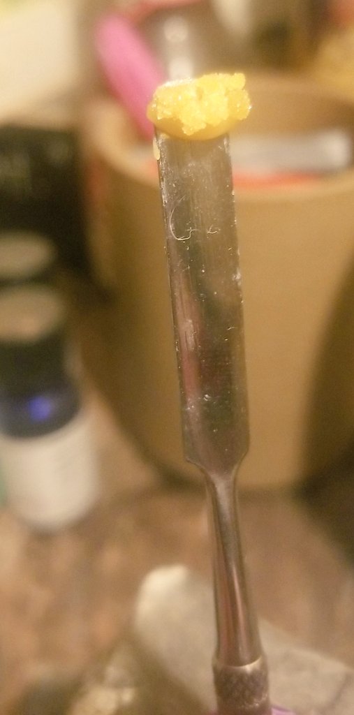 dankz_ella710's tweet image. Lime Skunk Live Budder from cresco pressed onto some papaya sugar for  extra pazazz and flavor. 
Yummy, super #terpy 💞💨💨 #PPP