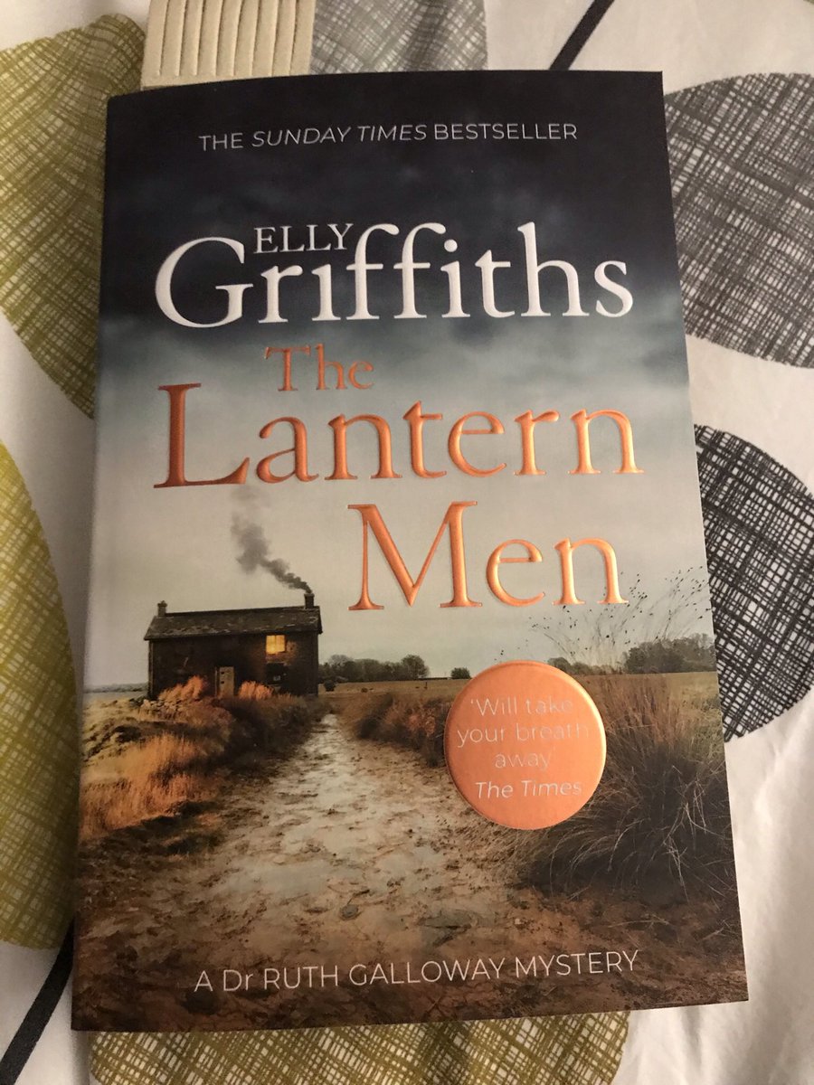 TimRideout1's tweet photo. Just finished #TheLanternMen by @ellygriffiths
The perfect reminder of how brilliant this series of crime novels is. Intelligent, insightful & bloomin exciting.
Bring on #TheNightHawk! https://t.co/ZfmjhhcGD3