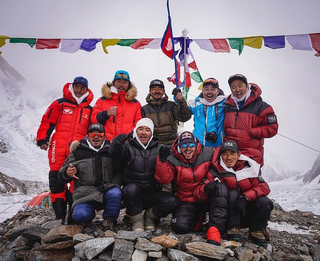 Mohammad_E1990's tweet photo. New world record! New history in mountaineering world, a nepalese team summited K2 on winter for the first time! Congrats on this impressive achievement. #K2_winter @nimsdai https://t.co/IcL1mK6RTv