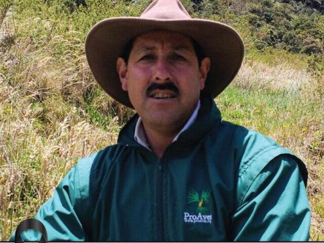 kamchatka_es's tweet photo. Solo el 16 de enero y ya han asesinado al primer líder ambientalista en Colombia. Se llamaba Gonzalo Cardona y dedicó los últimos 20 años de su vida a salvar de la extinción al loro orejiamarillo. Más de 300 defensores del medioambiente fueron asesinados en Colombia en 2020. https://t.co/KD1OiQNS3P