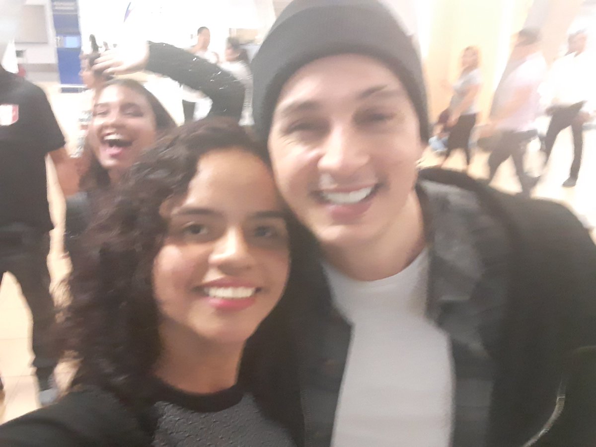 _croxxx's tweet photo. Fotos borrosas, pero con el cumpleañero @victordrija. Te quiero Vic 💞
#HBVictorDrija https://t.co/AU0cl8IqYY