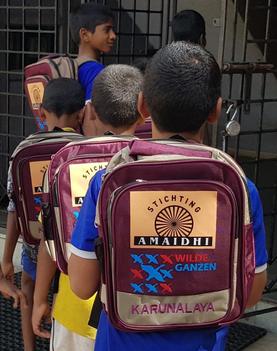 Amaidhi1's tweet photo. Today our project partner and good friend N. Paul Sunder Singh send us this picture of the new school rucksacks for the children in and around the shelter for street children Karunalaya. 1/3 https://t.co/yywhJFVJnd