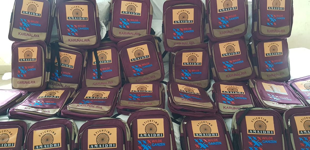 Amaidhi1's tweet photo. This project is already running for about twenty years and has helped a lot of children to go to school, providing bags, books, stationary, footwear and uniforms. Supported by Stichting Amaidhi. 2/3 https://t.co/TysnFlpBcz