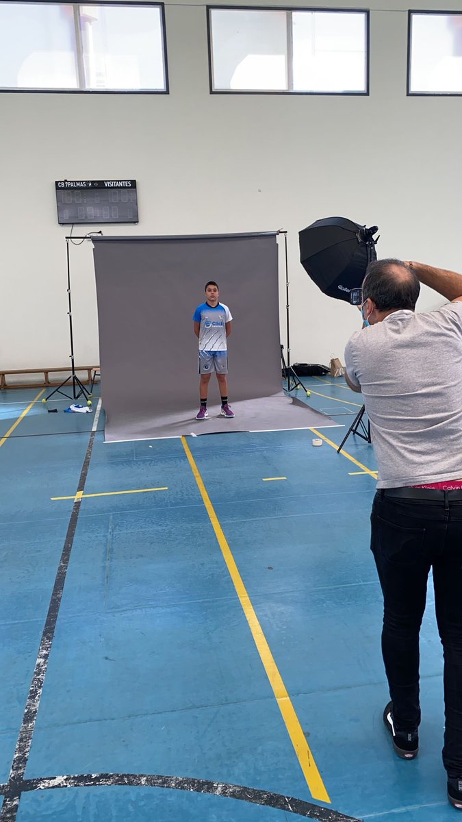 envideate's tweet photo. ☝️Mañana diferente con nuestros compañeros del @cb7palmas. 

Shooting para esta nueva temporada bajo el mando de Ale Barrosa con nuestro set portátil a lomos🙌

#envideate https://t.co/AJGv0zn8Zs