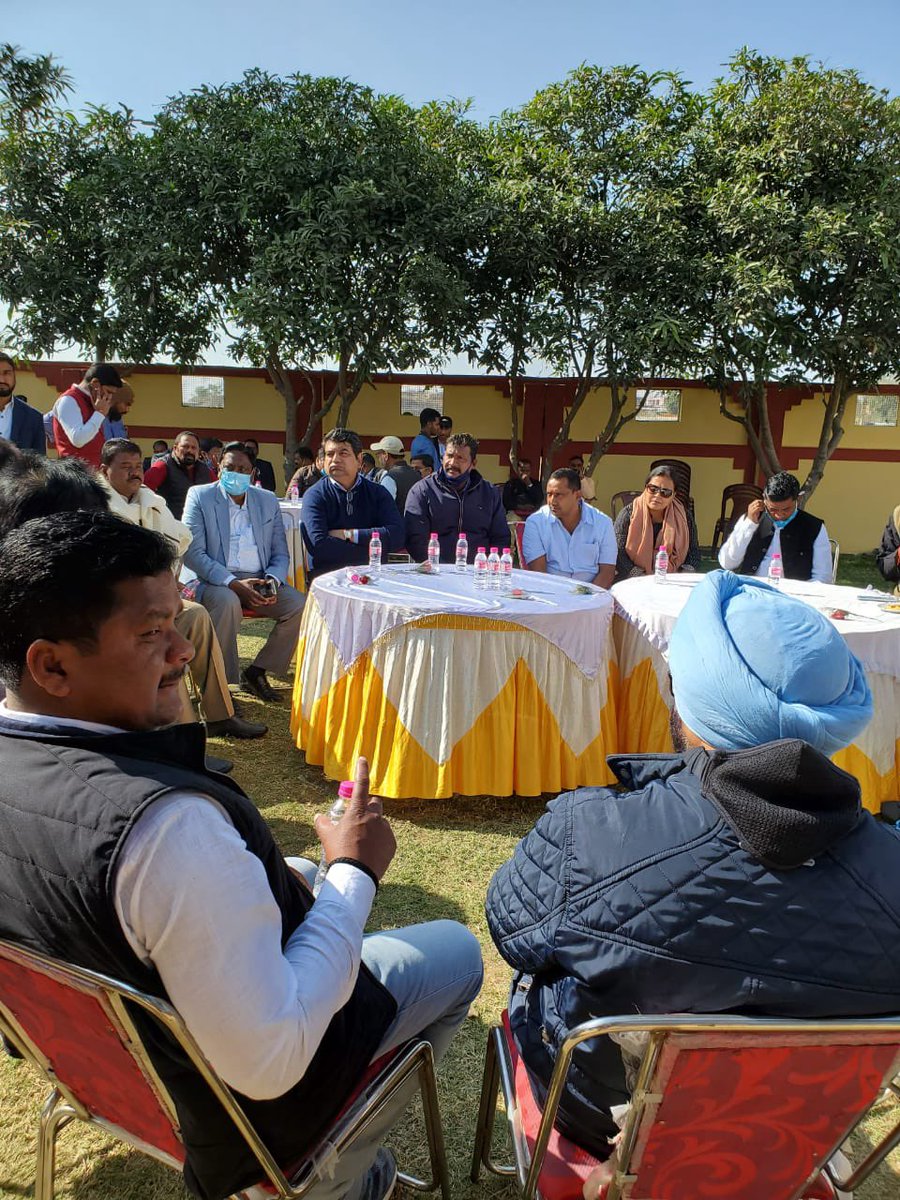 DipikaPS's tweet photo. पार्टी विधायक श्री @RajeshKinc ने आज अपने आवास पर विशेष भोज का आयोजन किया था। पार्टी के सभी वरिष्ठ मंत्रियों और विधायकों के साथ इस भोज में शामिल हुई। https://t.co/p6CGzfnIE0