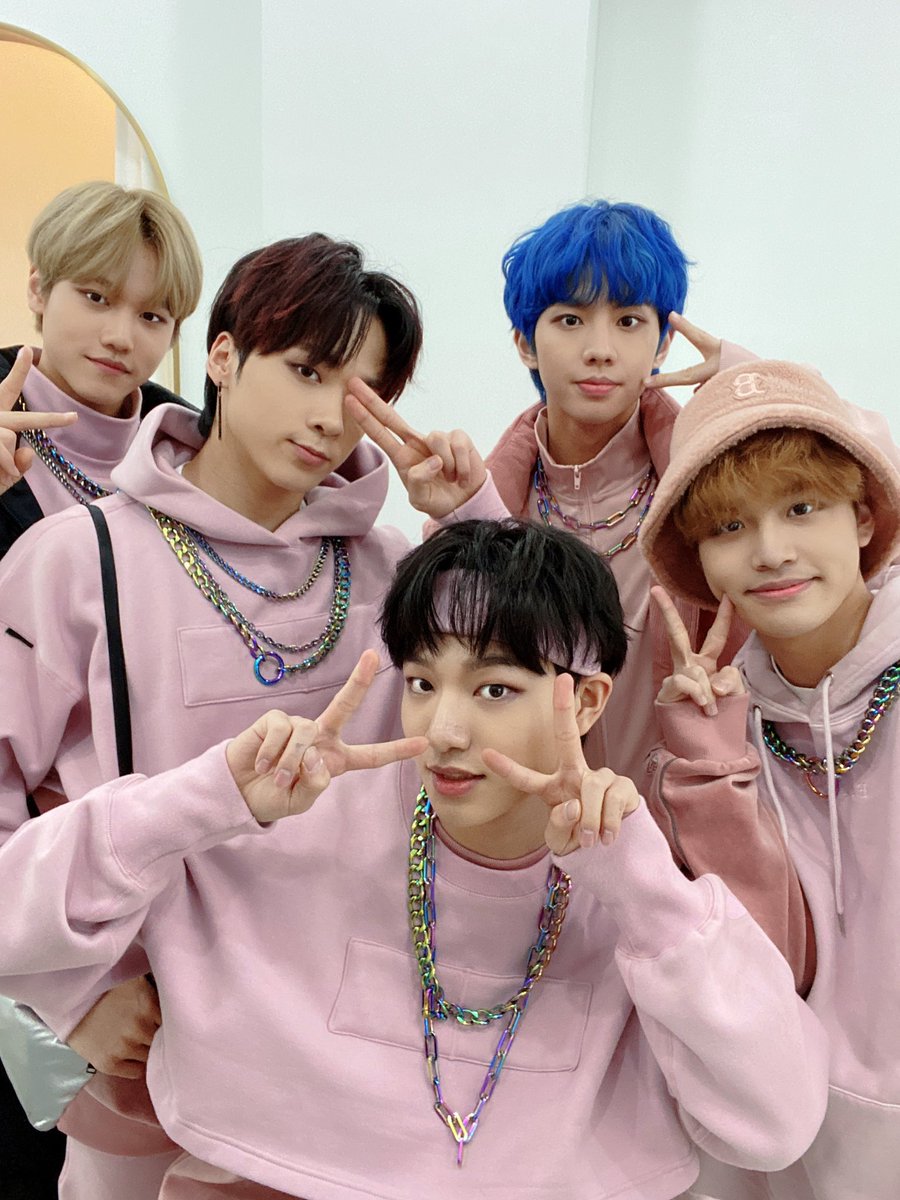 mcndtrans's tweet photo. @McndOfficial_ { 🍓 ENG TRANS }

The first great 우당탕 'Crush' Meet&amp;Call Event with Gem! 
Think of MCND on Saturday night and have a good dream🥰

#MCND #엠씨엔디 #MCND_AGE #우당탕 #Crush #밋앤콜

trans by @mcndtrans https://t.co/gXaVK4p2to