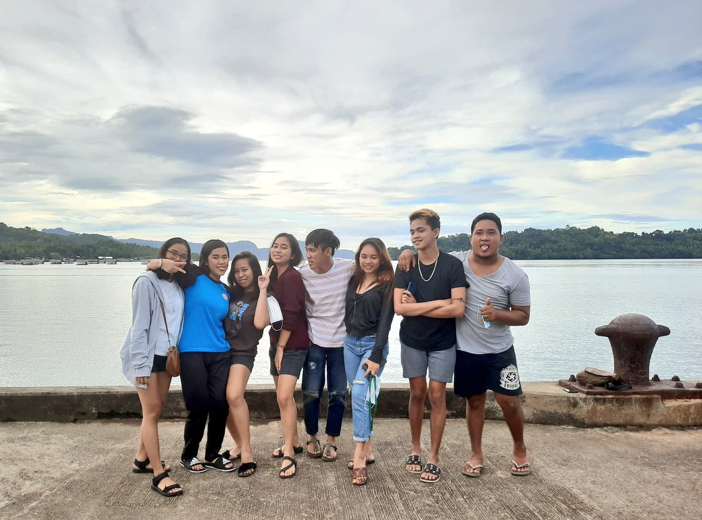dapiscesbratz's tweet photo. Finding friends with the same mental disorder is priceless! ♥

#sinceprimaryschool
#fakefriendsassemble https://t.co/9wvFeFLQpM