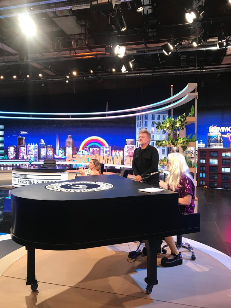 pericosreggae's tweet photo. ¡Muchas gracias @JEYMAMMON y @AmericaTV por invitarnos a ser parte de #LosMammones !
¡El 29 de enero los esperamos en Mar del Plata! 🏖
#RenaultDriveIn
🎫 https://t.co/ZK3NFIJDkk
@RenaultArg @popartmusicarg @AreaticketArg @JESICAKUSNIER https://t.co/DQY8CDawCY