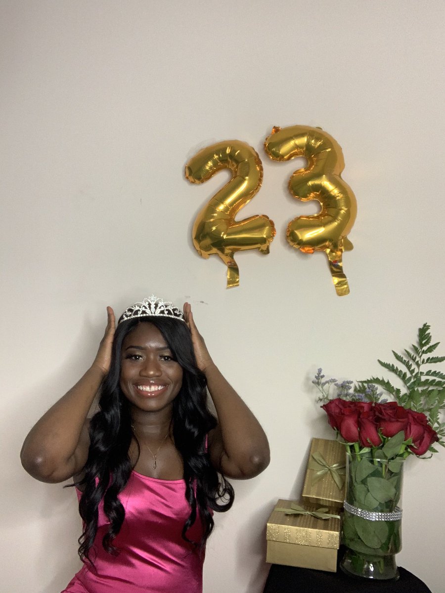Etta_love's tweet photo. Cheers to 23😝💖 https://t.co/FQTVLKcwoD