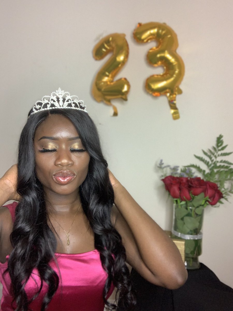 Etta_love's tweet photo. Cheers to 23😝💖 https://t.co/FQTVLKcwoD