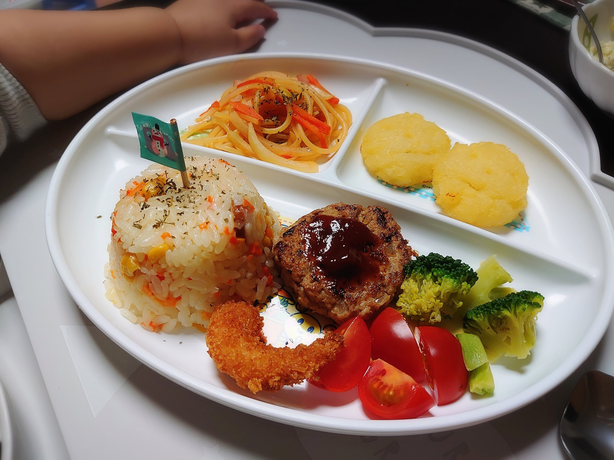 ことえ 先日息子の誕生日だったので 今日お祝いしました 外食も気軽に行けないのでお子様ランチを作ってみました 夕食だけど 喜んでもりもり食べてくれてよかったです 2歳 2歳0ヶ月 2y0m 2歳ごはん こどもごはん 幼児食 幼児食記録 幼児 ことえ 先日息子の誕生日だったので 今日お祝いしました 外食も気軽に行けないのでお子様ランチを作ってみました 夕食だけど 喜んでもりもり食べてくれてよかったです 2歳 2歳0ヶ月 2y0m 2歳ごはん こどもごはん 幼児食 幼児食記録 幼児