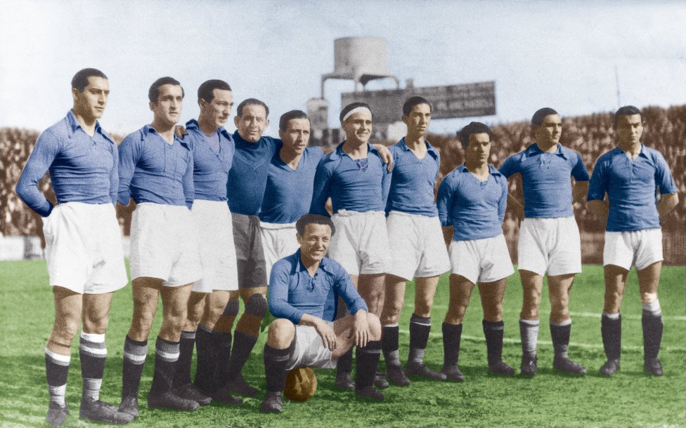 Julio Fernández Martínez había nacido en Avilés en 1911, despuntando en el fútbol con el equipo de su ciudad, el Stadium, de donde fue traspasado en 1932 al Oviedo, consiguiendo esa misma temporada el ascenso a Primera División.