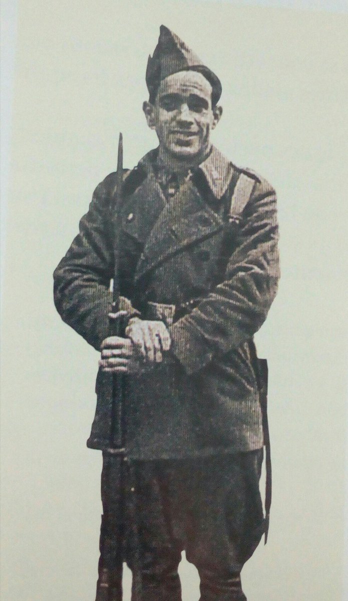 Al comenzar la guerra Casuco se encontraba en Avilés, esperando el inicio de una nueva temporada. Reclutado para realizar enterramientos y tareas similares, por medio de un amigo consigio un empleo como soldado de municionamiento, puesto en el que se mantuvo hasta octubre de 1937