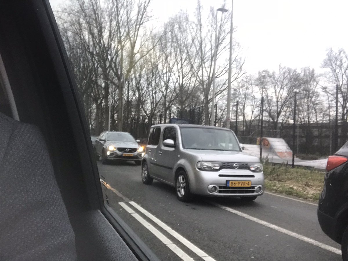RolandTameling's tweet photo. Hoi grappig autootje. Fijn weekend! @nissan @nissannederland #NissanCube #Cube #Nissan #Autospot #HUGEcarguy #FunkyCars https://t.co/11fbVgCNfy