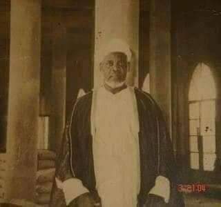 Fityanul_Islam's tweet photo. This fayda is from Sheikh Ahmed A. Tijani. It will cover the whole earth. Anyone who tries to obstruct the path to men let him know that he can only obstruct the path that leads to himself. he is not able to obstruct their way to the fayda "

 Sheikh Islam Ibrahim Niass https://t.co/rCrwoJaumB