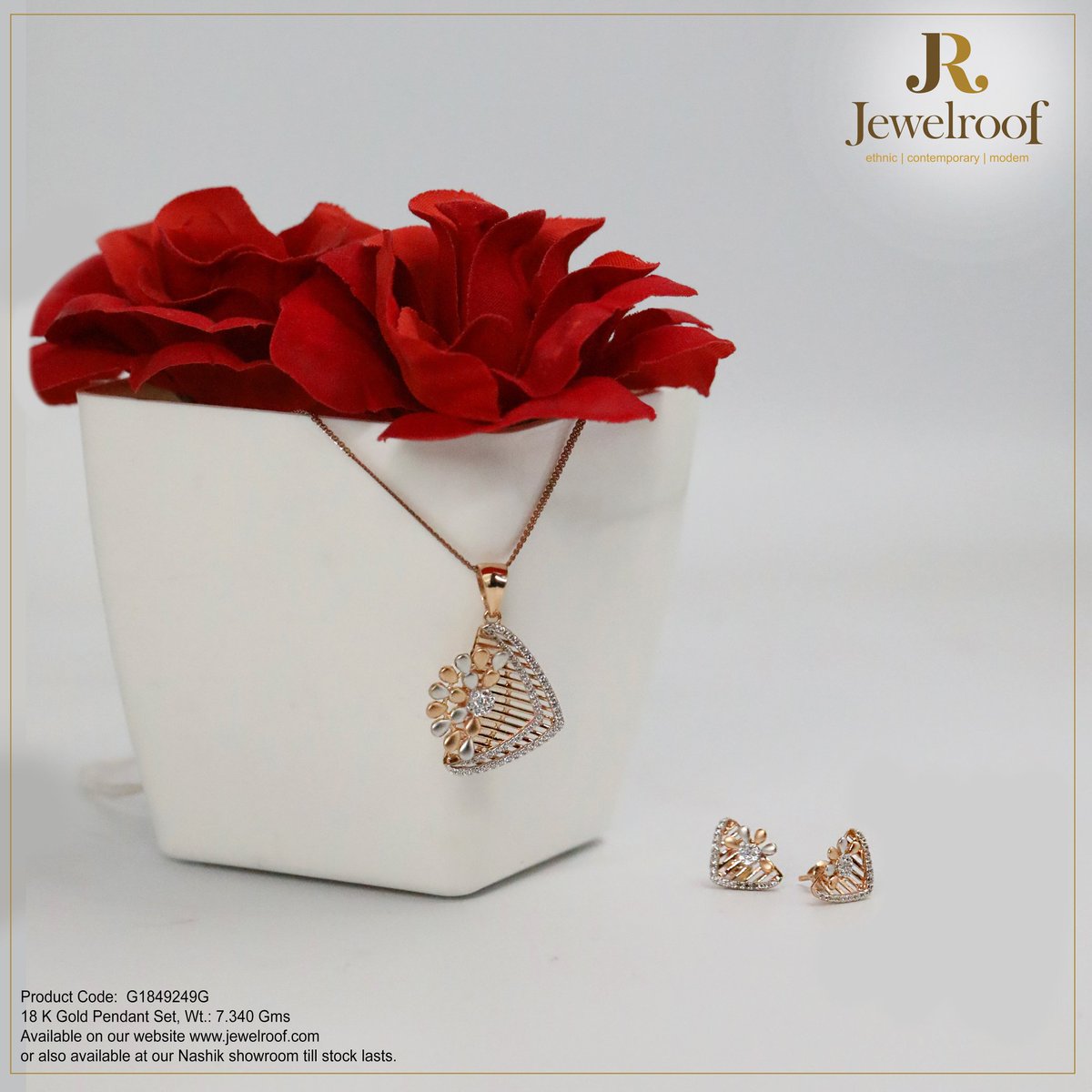 jewelroof's tweet photo. Flowers don’t tell, they show ! Our Dahlia Gold Pendant Set would do that for you. 

Shop Now from our floral collection :
https://t.co/y8V2DWDdYS

#blossomcollection #floraljewellery #blossomjewellery #floral 
#rcbafnajewellers #jewelroof #rcbafna #rcbafnajewellersnashik #nashik https://t.co/aioRiWWl6B