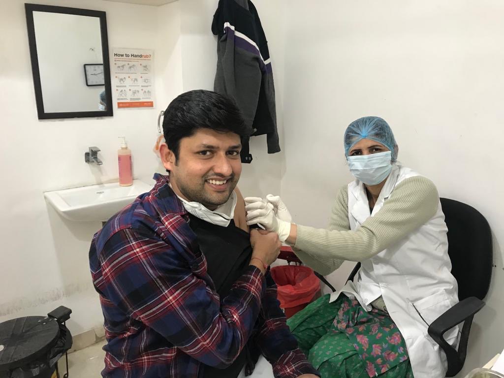 HospitalAgrasen's tweet photo. We are proud to announce  *COVID vaccination started Today at Maharaja Agrasen Hospital Dwarka* .
@ArvindKejriwal @DrSushilKrGupta 
Our Hospital staff happily came forward for the vaccination.
A big congratulations to all the Indian citizens for this historic achivement!!! https://t.co/tz8RxTIXRk