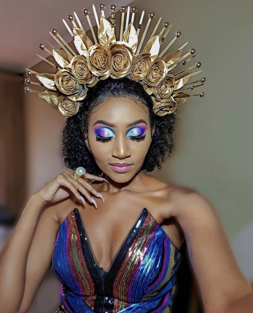 sundays_besty's tweet photo. Brief : Goddess Crown 

Me: *Pours out heart into brief*

Thank you @MboMahocs for allowing @shaina_style to crown you, queen.  

My crafts are my happy space! https://t.co/Bu0VAja1Cf