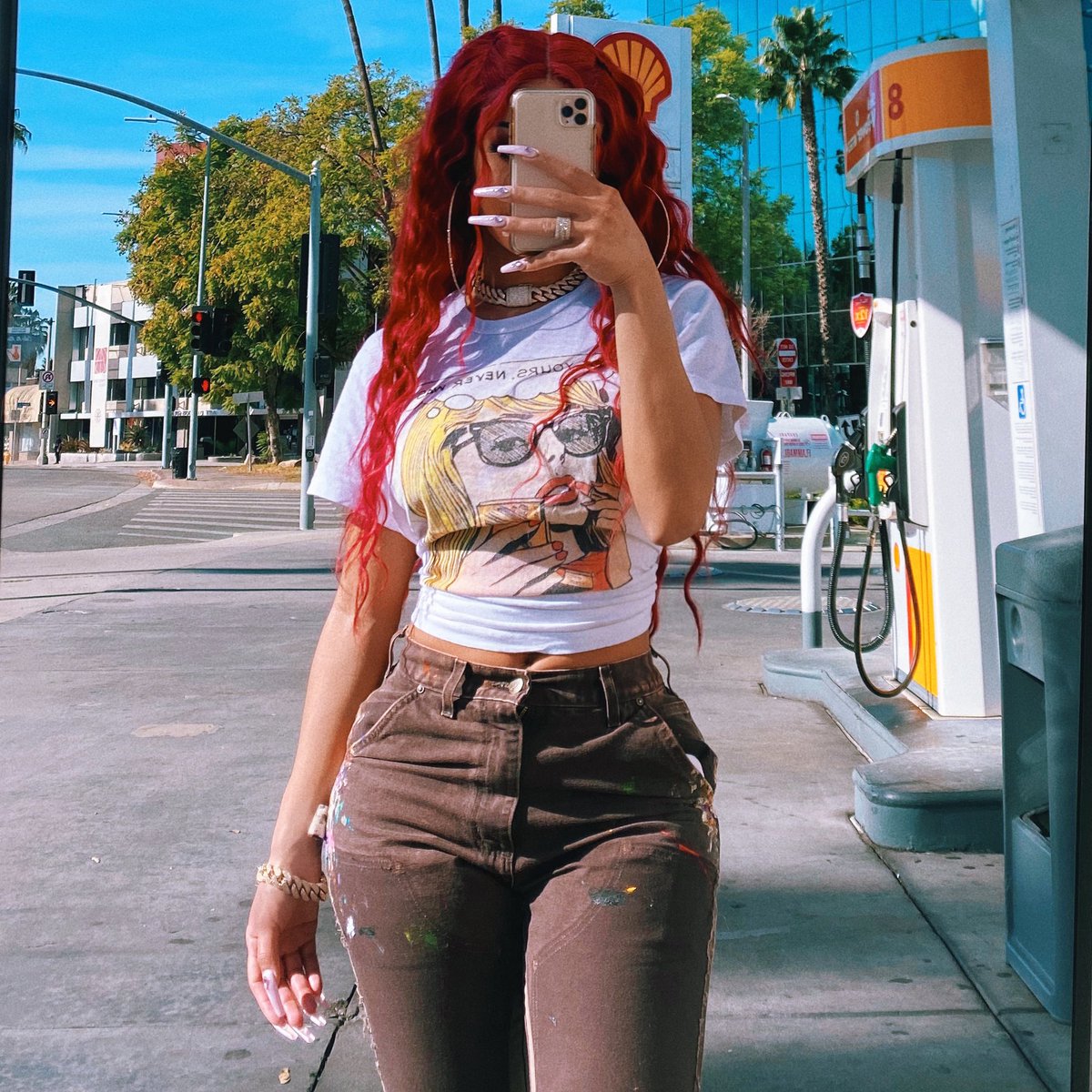 Saweetie's tweet photo. being fine on ur timeline. https://t.co/zGEwis9YjD