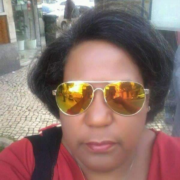 Sempre usei baton vermelho desde que uso maquilhagem.
   #VermelhoemBelem #redlipstick
#mexecomumamexecomtodas