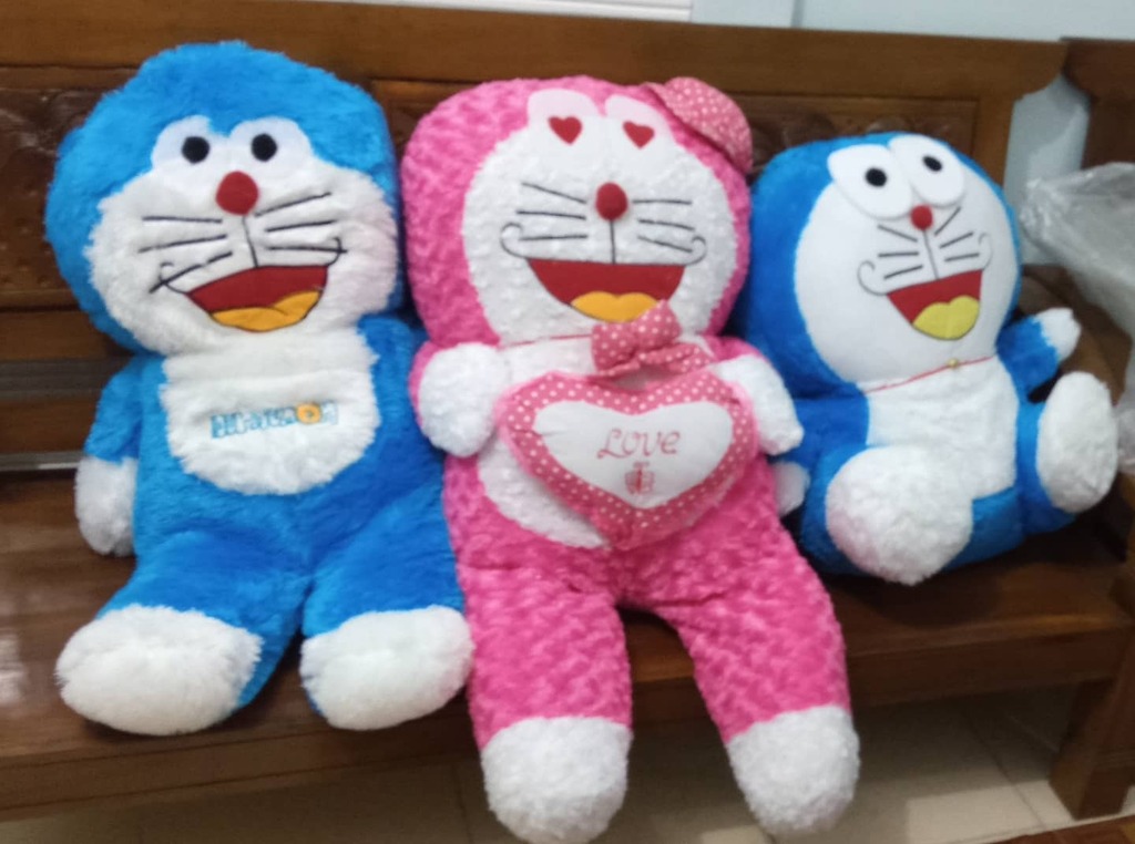 bonekabearpanda's tweet photo. Emon berdiri 90 cm biru harga  140 rb 
Emon topi love berdiri 1m harga 195 rb 
Emon duduk gendut biru rasfur harga 140 rb
💐💐💐💐💐💐💐
Yuk mba say dan mas tampan yang mo nyari boneka daerah solo raya .. luar area solo juga bisa dipaketkan ya kak

Surakarta, Karanganyar Sragen… https://t.co/Ej9YecZ1mS