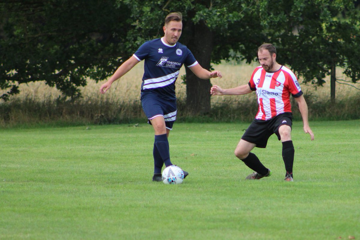 SwindonRovers's tweet photo. Andrews keeping a close eye on Rodbourne Rangers forward
#Football #GrassrootsFootball #UpTheRovers https://t.co/ZMDO9YtQgD