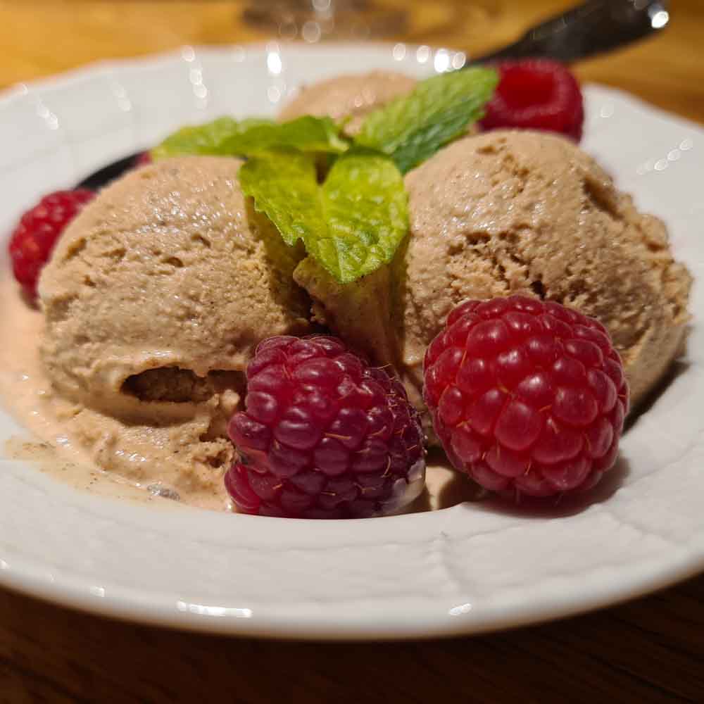 Ihr habt noch Spekulatius-Gewürz übrig? Dann probiert doch mal megaleckeres Spekulatius-Eis! 

👉 bit.ly/38MDCVl

#lecker #eis #spekulatius #dessert #food