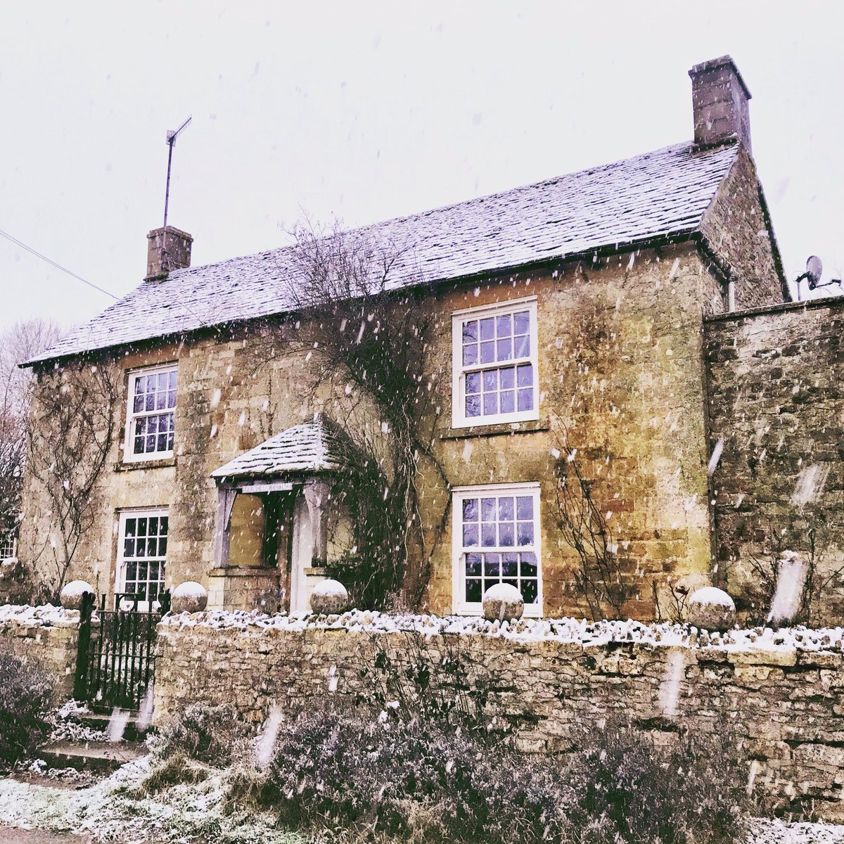 Wishing you all a great weekend from the Cotswolds #cotswolds #weekendvibes