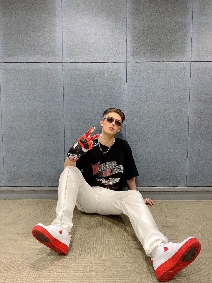 ateezfolderr's tweet photo. " you start one by one and just go for it. its okay even if you fail, we're young and can start over " - mingi (고민의 방) https://t.co/7CWeNw19dK