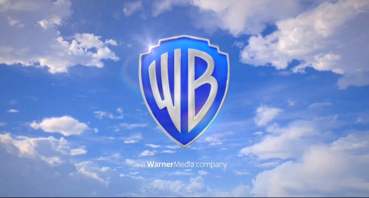 On part donc sur un aplatissement des profondeurs. Un logo full 2D où le bouclier est refait, plus allongé qui rappelle celui des cartoons.Pour la version animée on ne part plus du studio de tournage, mais de la tour à Hollywood. Moins d'imaginaire, plus de puissance de marque