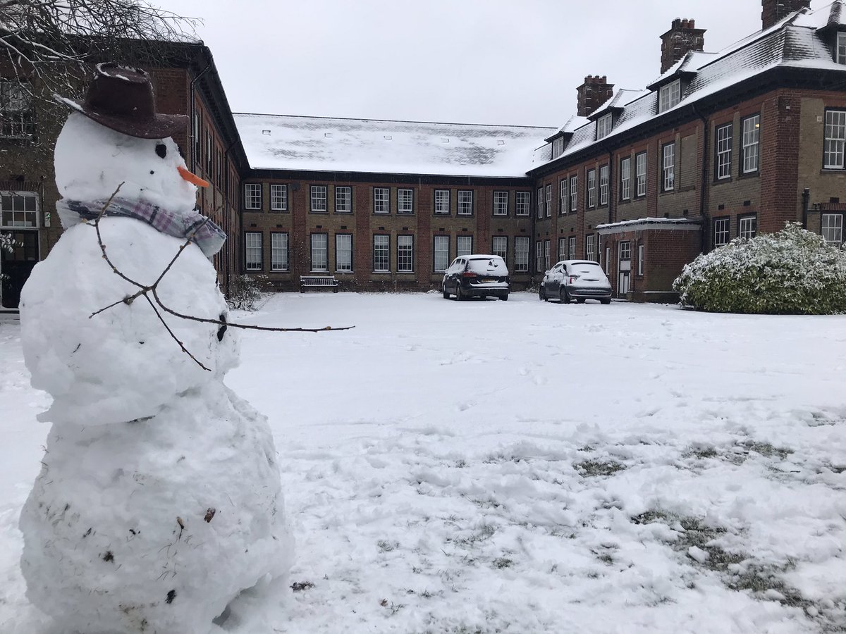 Farfield2015's tweet photo. Good morning from @Farfield2015 @Greshams_School ⛄️😊🥶❄️ https://t.co/5TeLhBX4Ua
