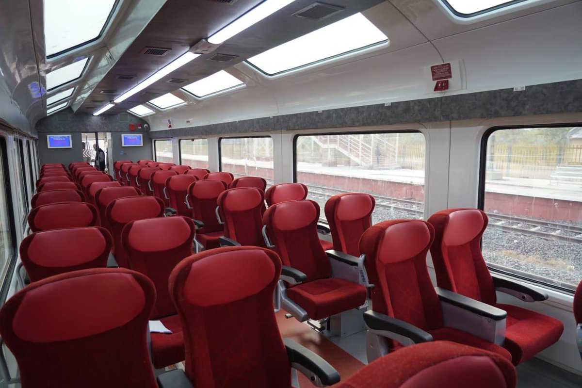 Gandhinagar – Mumbai Shatabdi Express gets Vistadome coach