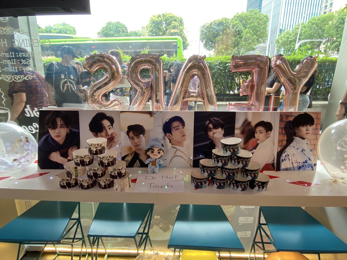 pei_tracy's tweet photo. Happy 7 Anniversary GOT7💚💚💚

My 1st cafe event in 2021. Thanks @ahgasecafe_ for hosting this event. Decoration is so nice, love it❤️
#7for7years #got7anniversary https://t.co/CXvtChRKxu