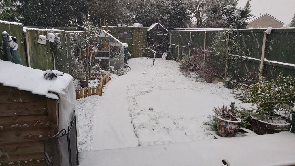 Colchester905's tweet photo. #Snow_Colchester❄️🌈 https://t.co/8jqbSHZYqS
