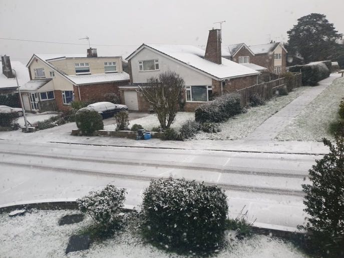 Colchester905's tweet photo. #Snow_Colchester❄️🌈 https://t.co/vXMKN6HQDp