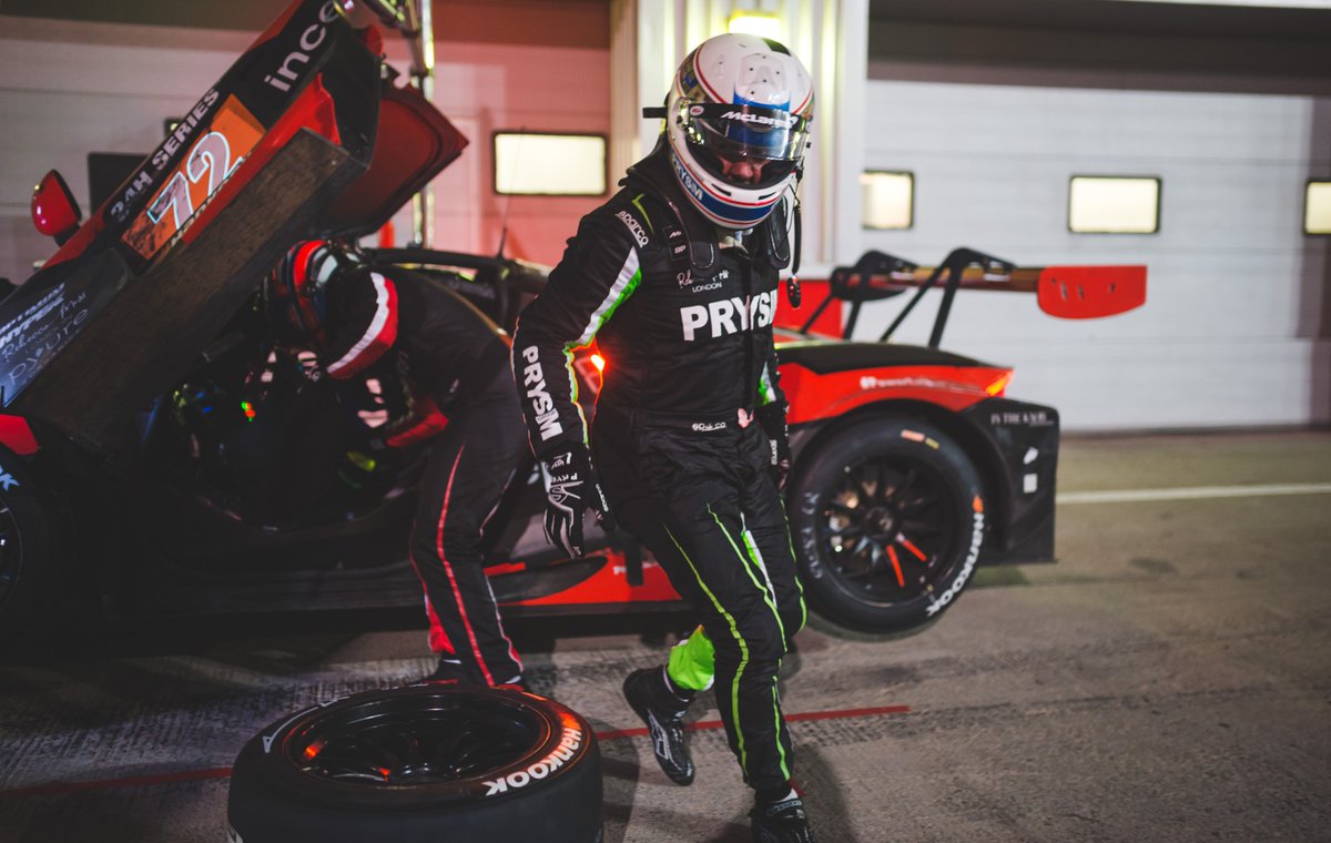 osbornejoe's tweet photo. This legend. Nick Moss. Has done 12hrs during the Dubai 24hr. What a fricking hero! https://t.co/j8c2UwPwnd