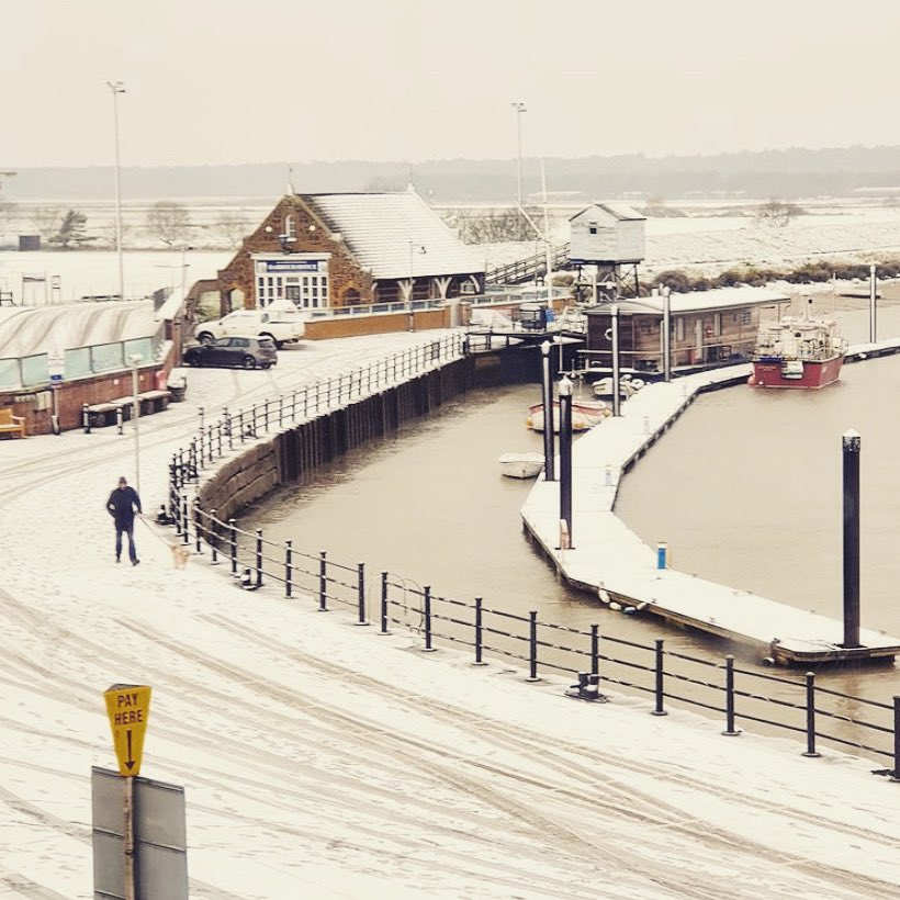 Snowy scenes in Wells ❄️ thanks to Sands Restaurant for sharing this! Stay safe everyone