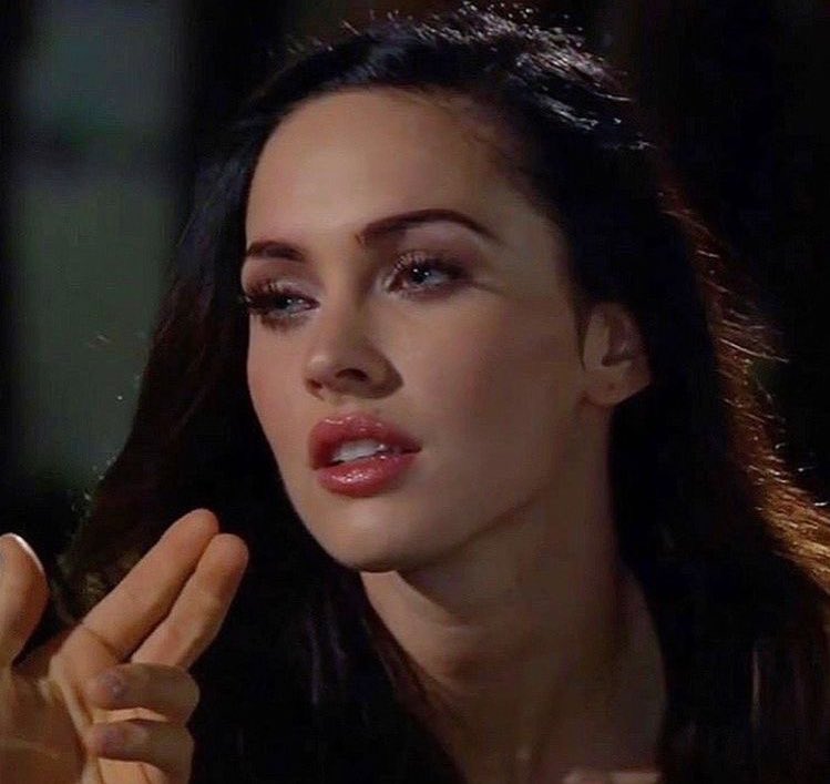 redsmoothiegirl's tweet image. 𝐁𝐄𝐂𝐎𝐌𝐄 𝐀 𝐑𝐄𝐃 𝐒𝐌𝐎𝐎𝐓𝐇𝐈𝐄 𝐆𝐈𝐑𝐋 🍒:

the cherry emoji of a green juice girl she’s the balance between cherry wine &amp;amp; red smoothies, morning workouts &amp;amp; nights partying, wellness &amp;amp; recklessness, she lives on the edge but takes her morning vitamins, charismatic